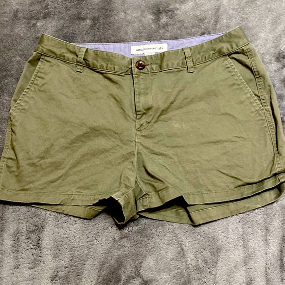 Amazon essentials women shorts size 8 green khaki material great for summer - Picture 1 of 5